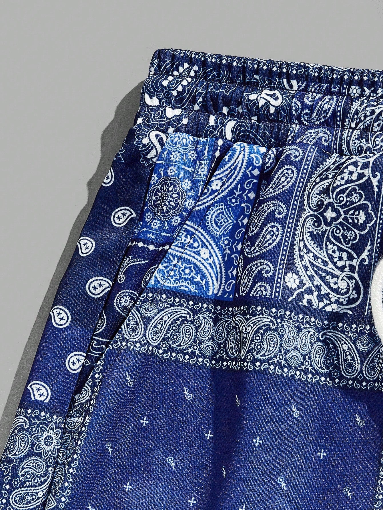 Manfinity Chillmode Men Paisley & Scarf Print Drawstring Waist Shorts